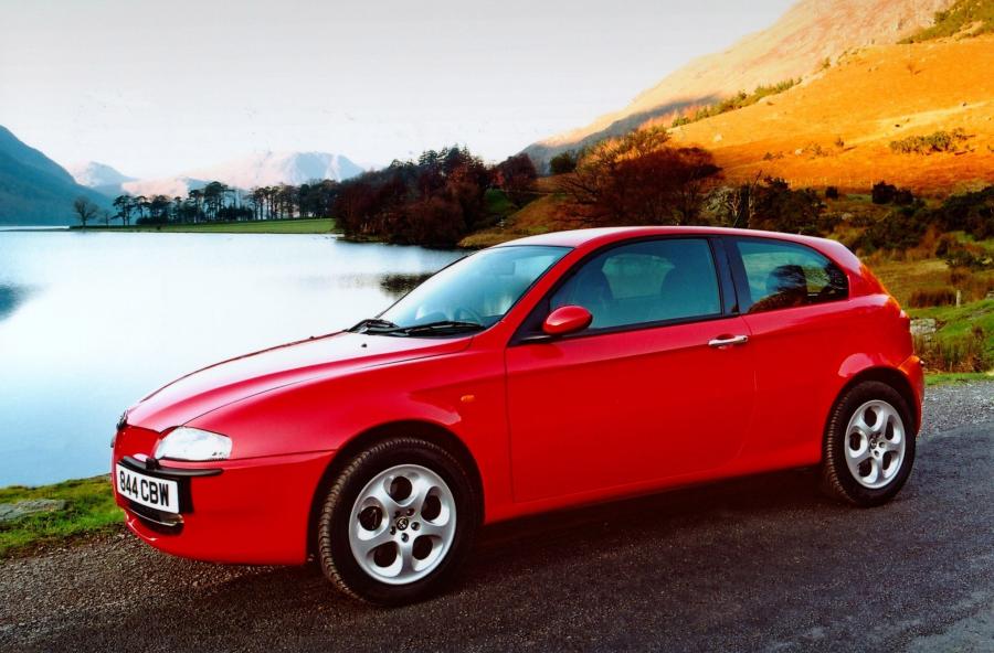  Alfa Romeo 147 3-Door (937A) 2001 года  (UK) (фото 11 из 25)